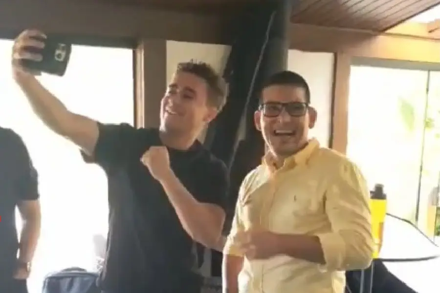 Nikolas Ferreira recebe ataques por encontro com crítico de Bolsonaro