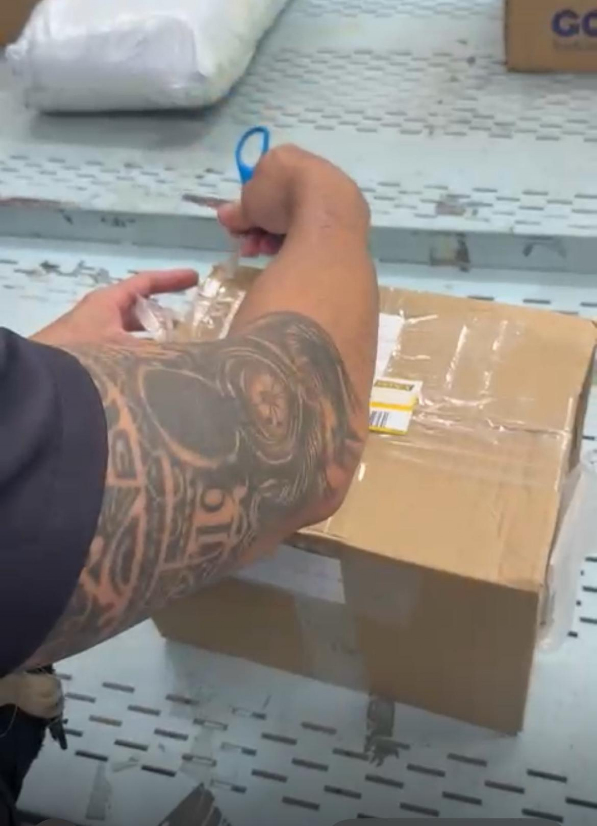 A caixa de pinos de cocaína enviada pelos Correios para Miracema-RJ