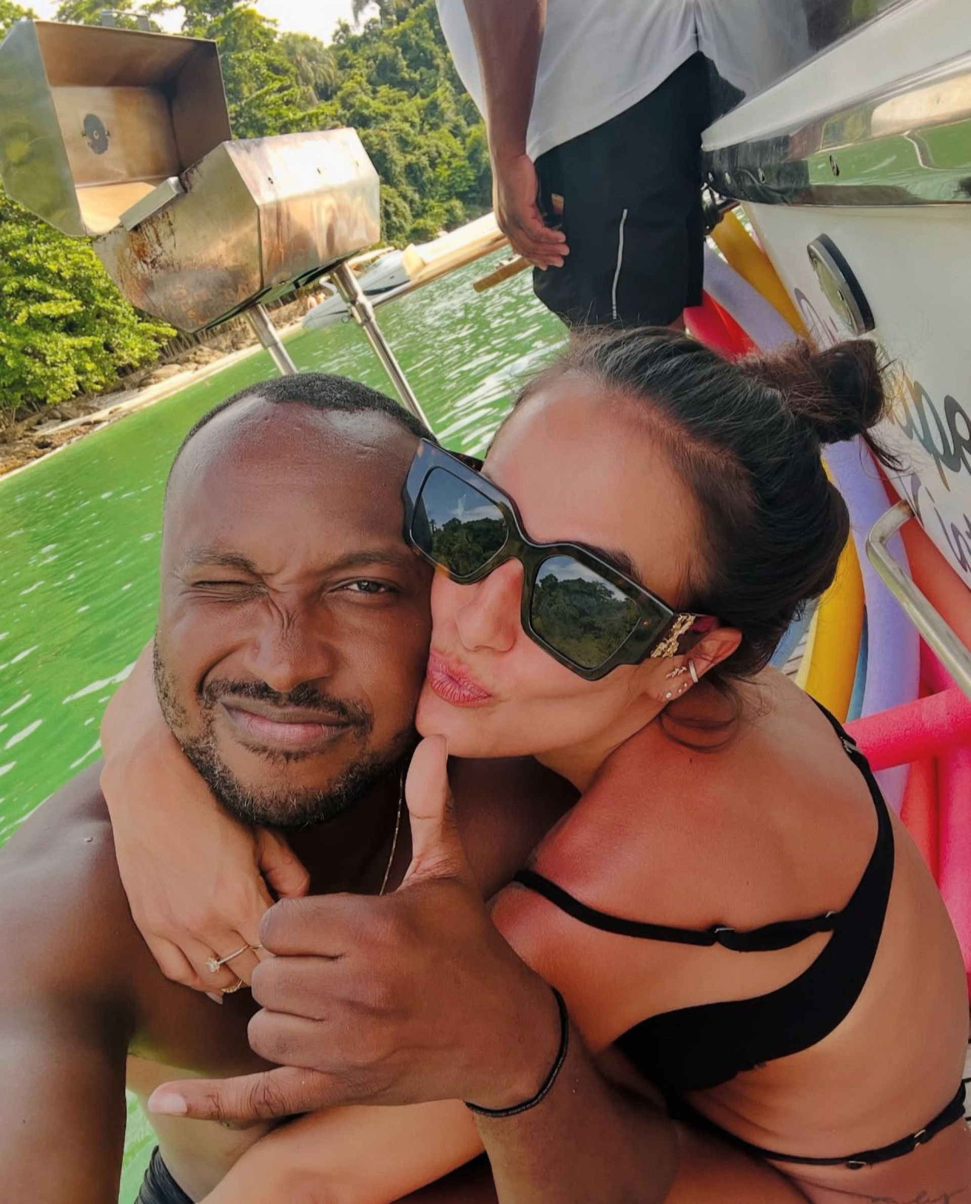 Thiaguinho completa 42 anos e recebe homenagem de Carol Peixinho  - Reprodução Instagram