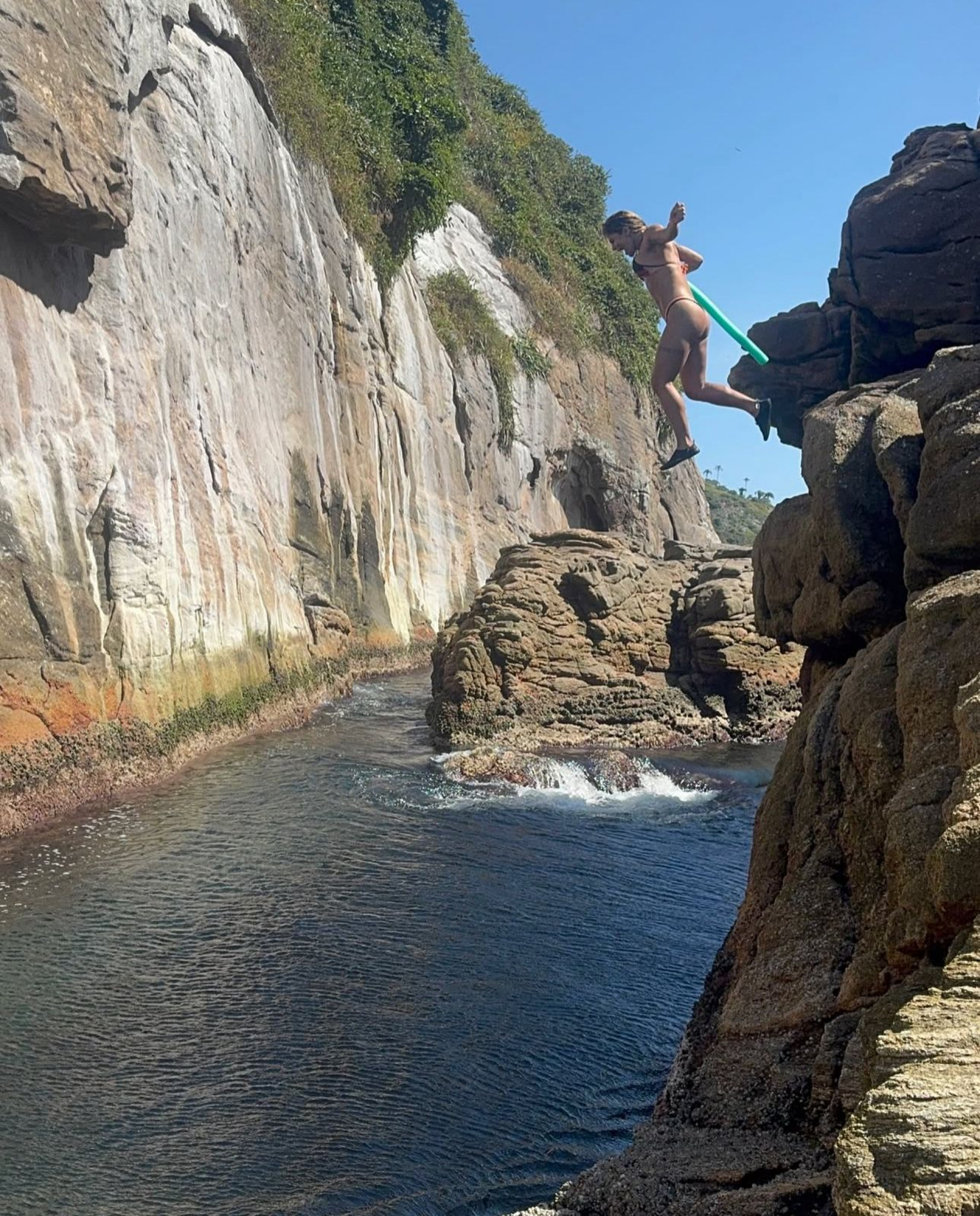 Priscila Fantin curte passeio de barco  - Reprodução Instagram