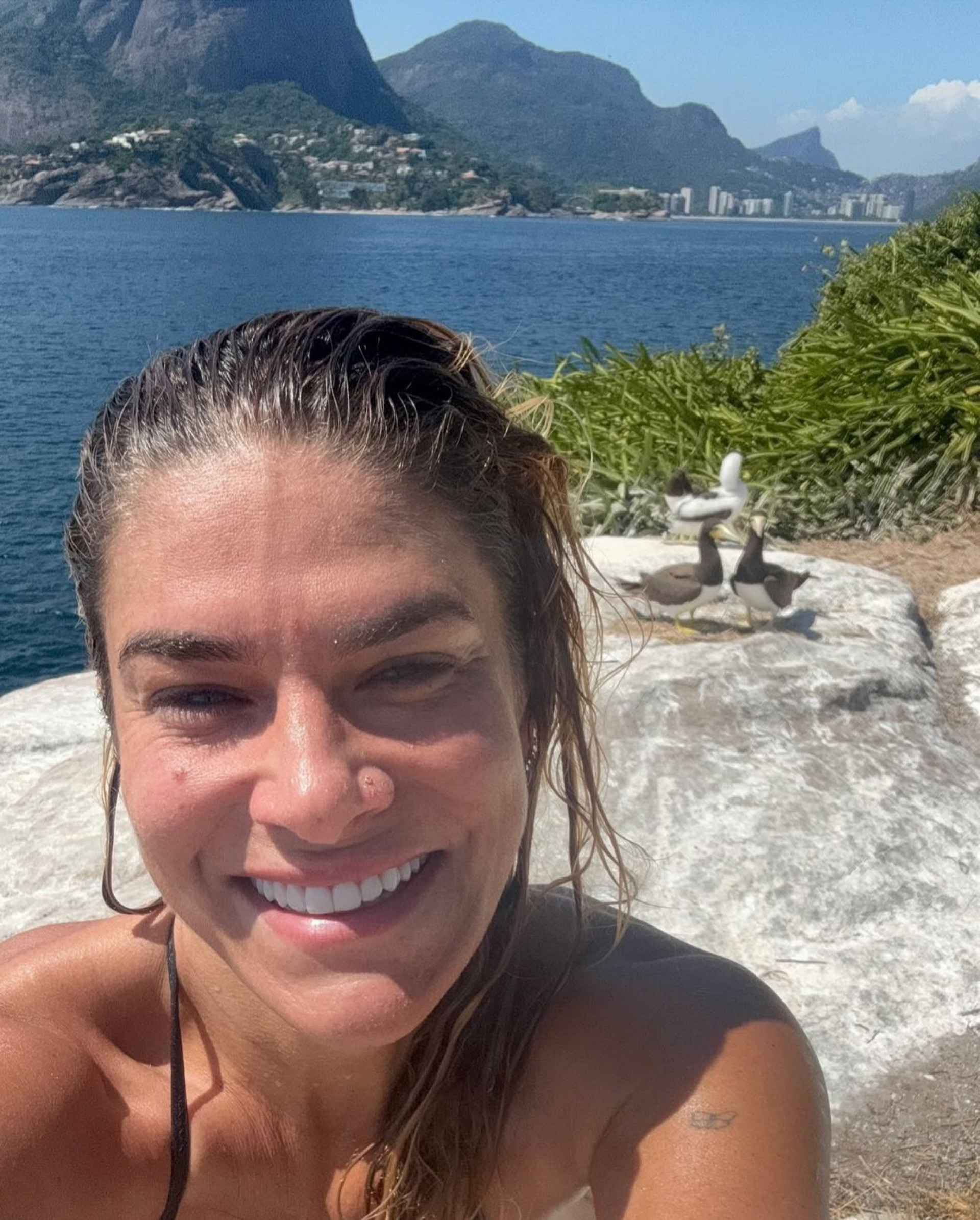 Priscila Fantin exibe registros em passeio de barco - Reprodução Instagram