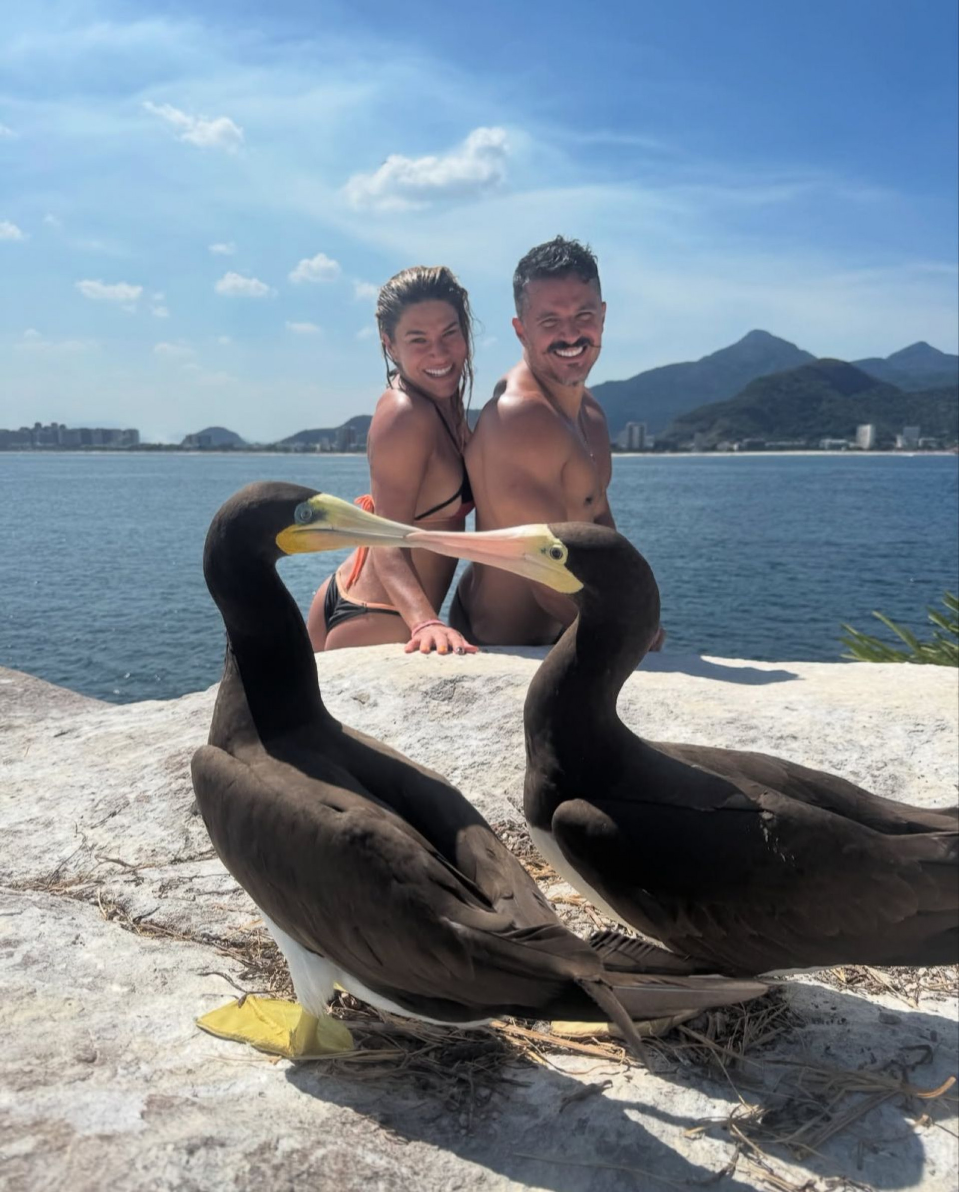 Priscila Fantin posa ao lado do marido, Bruno Lopes - Reprodução Instagram