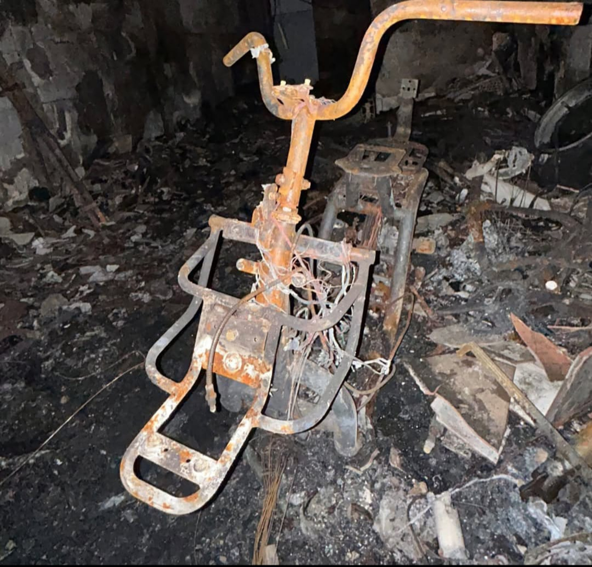 Bike que pegou fogo na Galeria no Flamengo - Reprodução / Redes sociais 