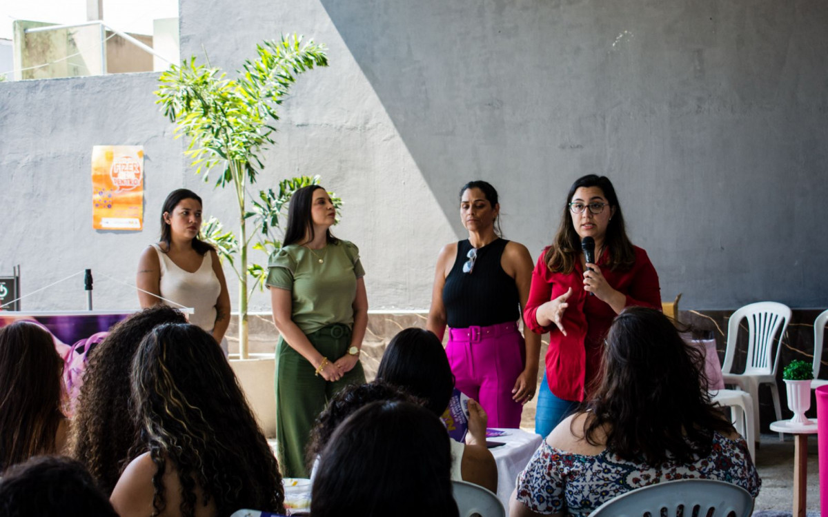 A enfermeira Valeska Nascimento fez uma palestra com abordagens sobre a sífilis e HPV