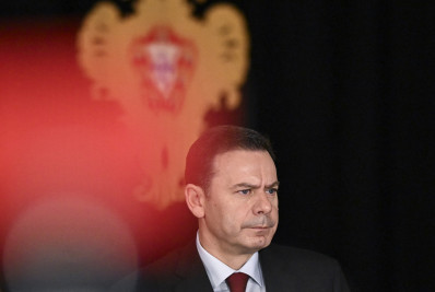 Primeiro-ministro português cai após derrota no Parlamento e país deve ter eleições antecipadas