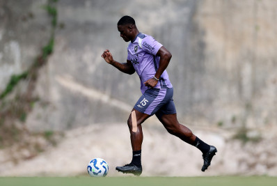 Situação de Bastos faz Botafogo avaliar contratação para o Mundial