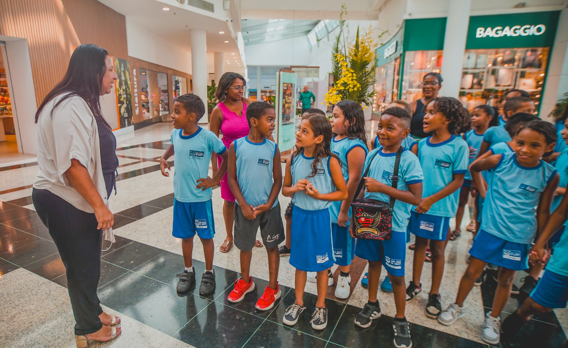 A secretária de Educação, Eneila Lucas (esq), destacou o impacto positivo do projeto na formação das crianças - Gilberto Rocha 