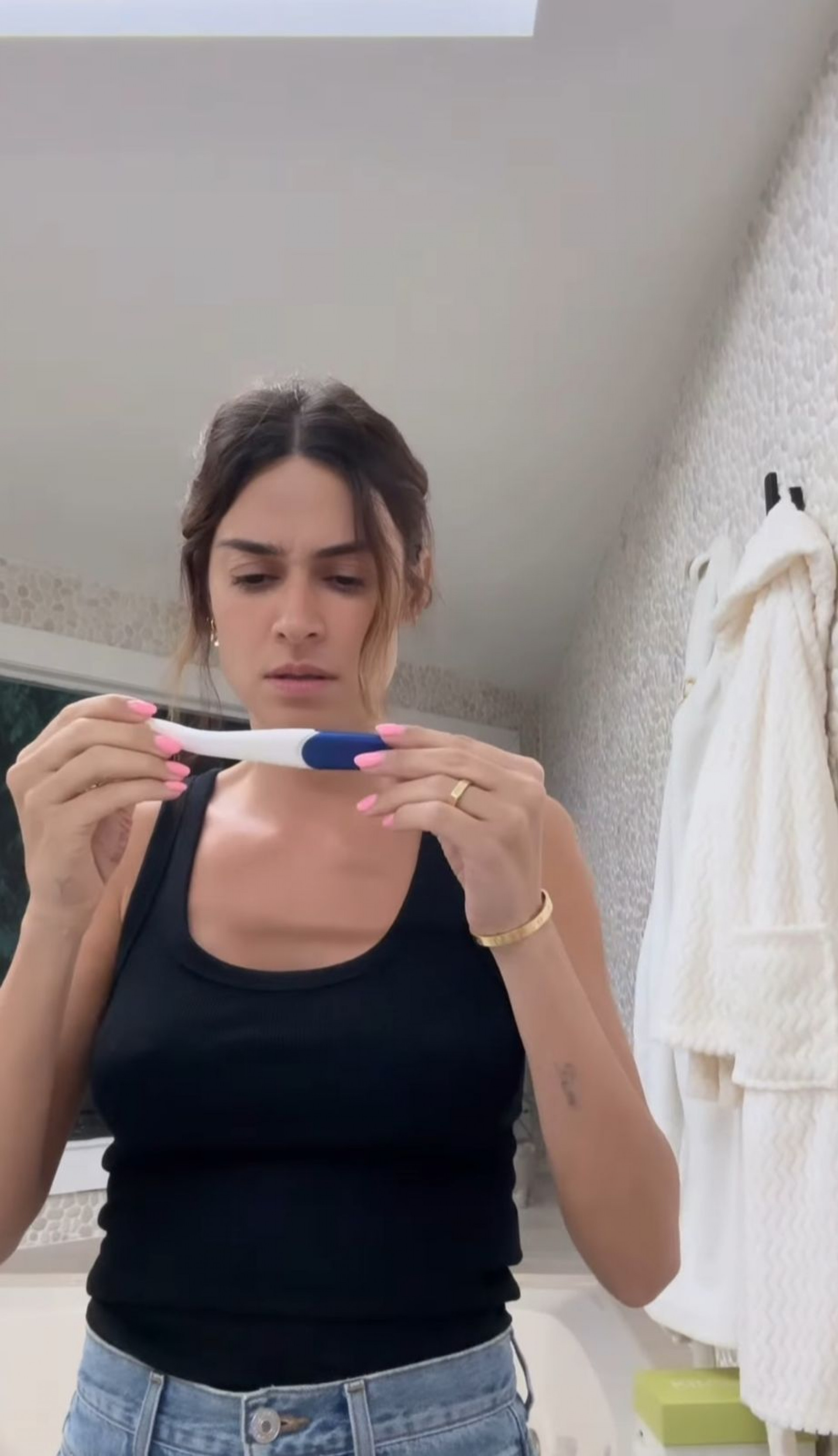 Thaila Ayala faz teste de gravidez 
 - Reprodução Instagram