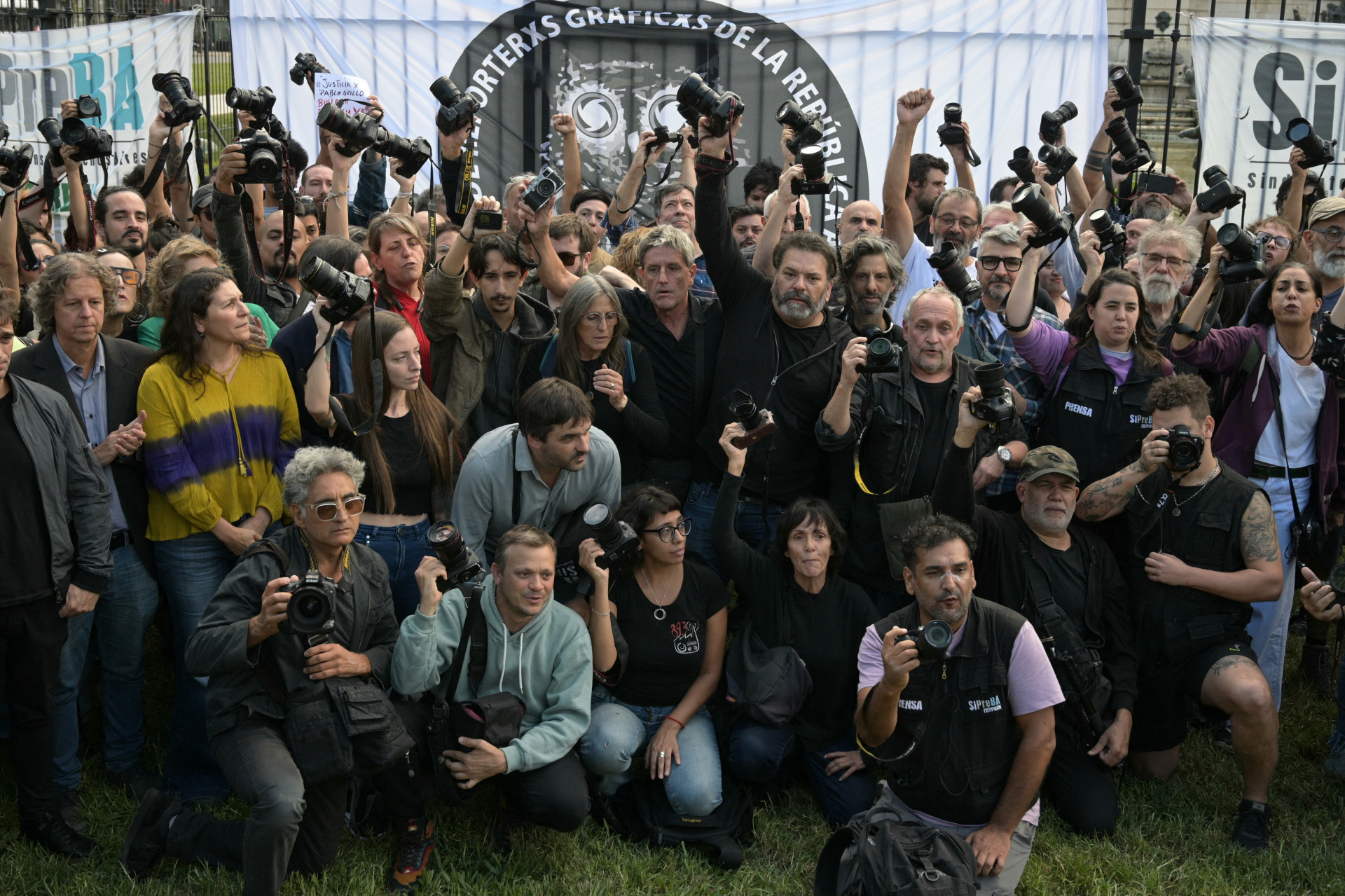 Fotojornalistas argentinos protestaram contra violência com Pablo Grillo e a classe - AFP