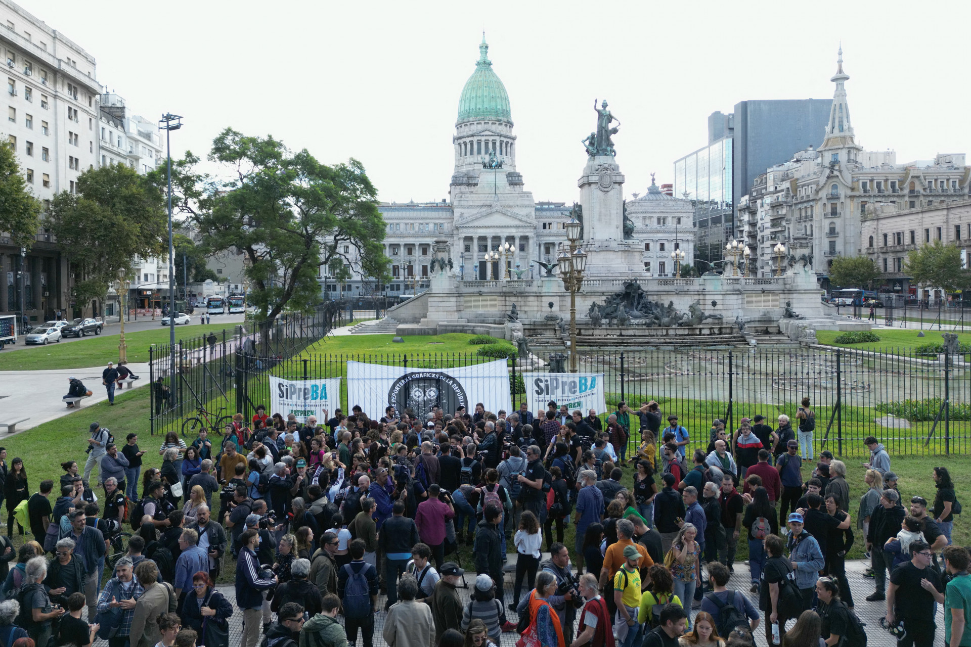 Fotojornalistas argentinos protestaram contra violência com Pablo Grillo e a classe - AFP