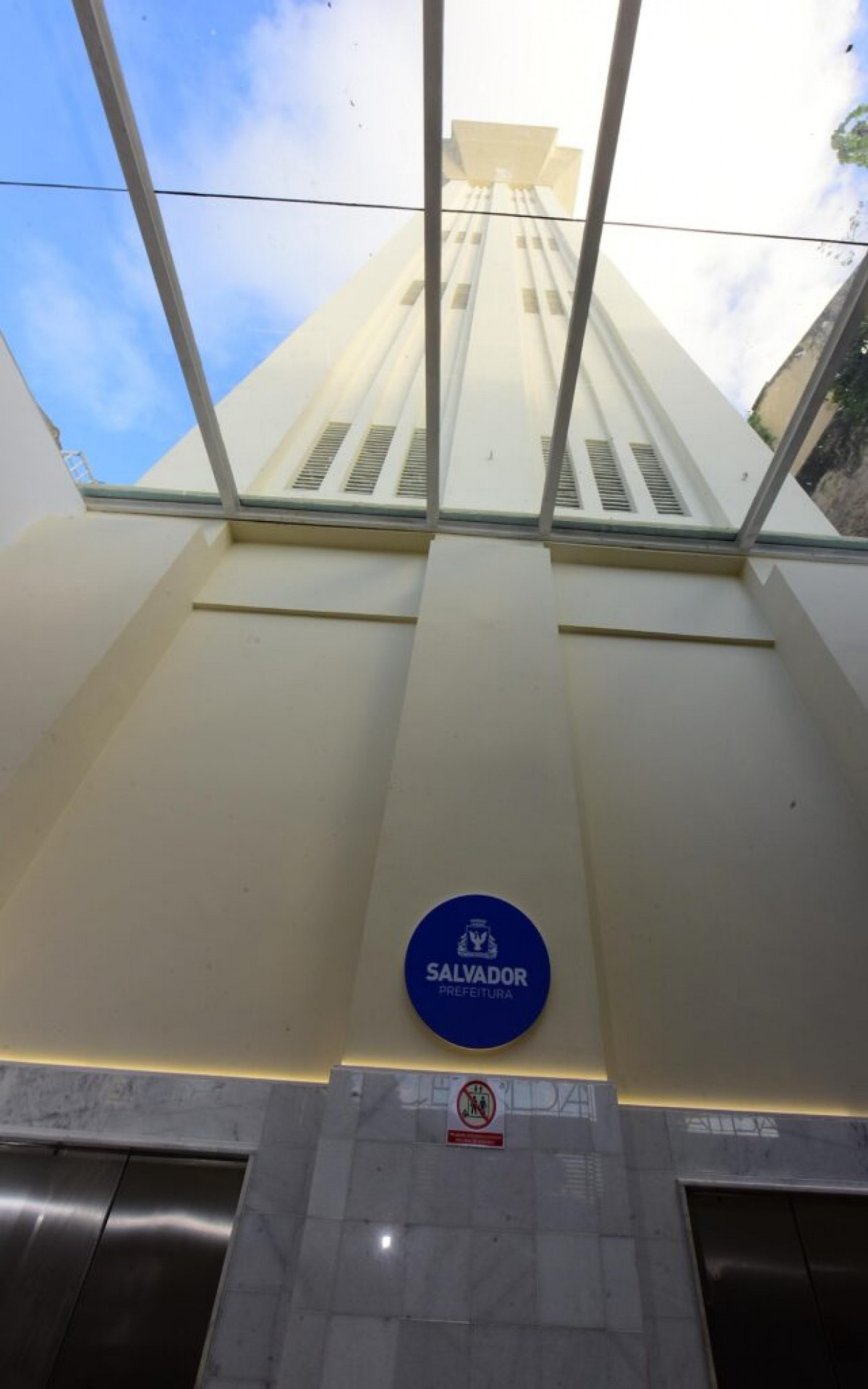 Após a restauração, o Elevador Lacerda voltou a operar normalmente em fevereiro de 2025