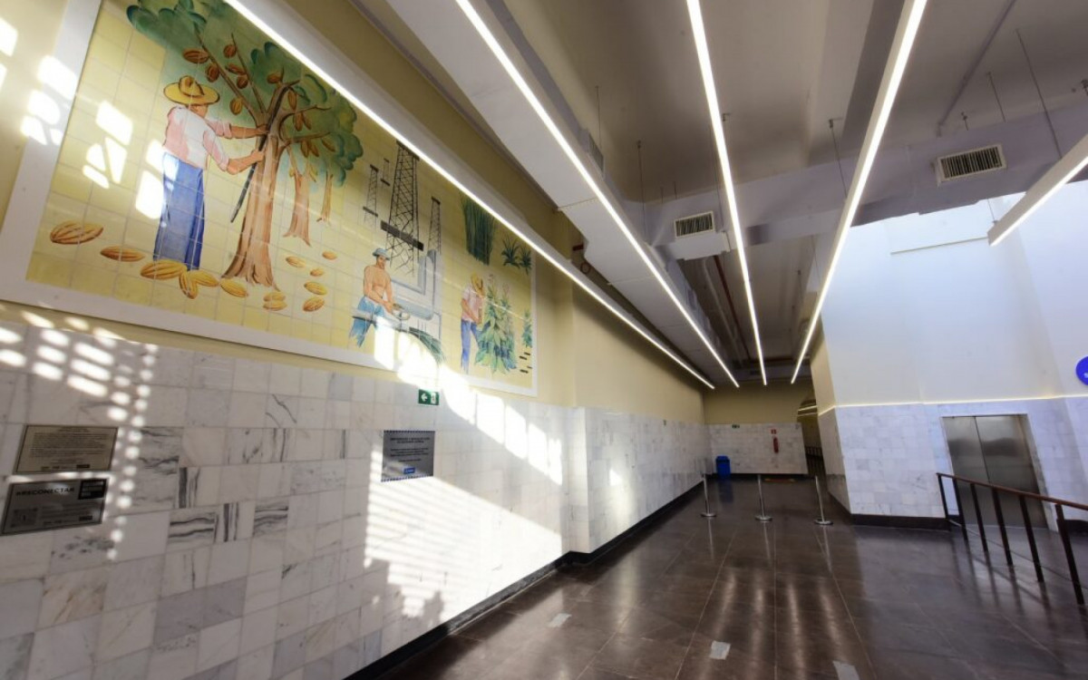 Ligando a Cidade Alta à Cidade Baixa, o Elevador Lacerda facilita o transporte diário