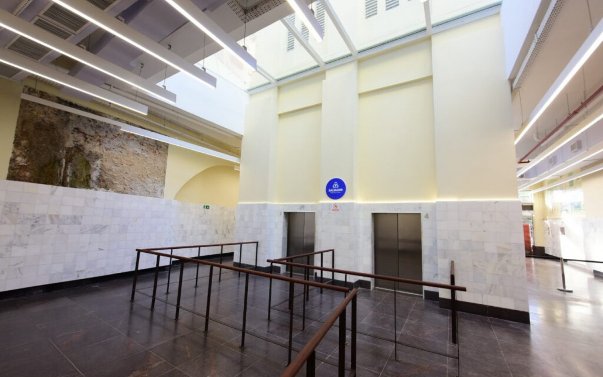 Trajeto dura cerca de 30 segundos, mas encanta os passageiros