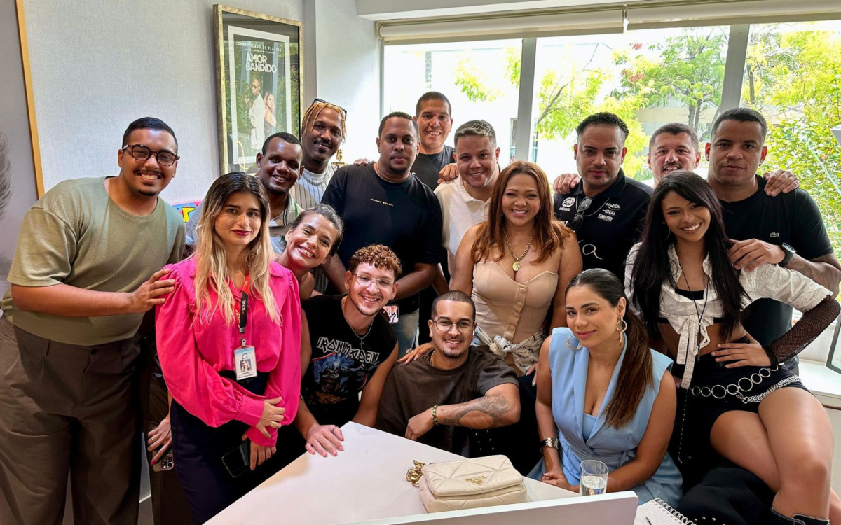 Lexa se re&uacute;ne com equipe para planejar retorno aos palcos e a m&uacute;sica