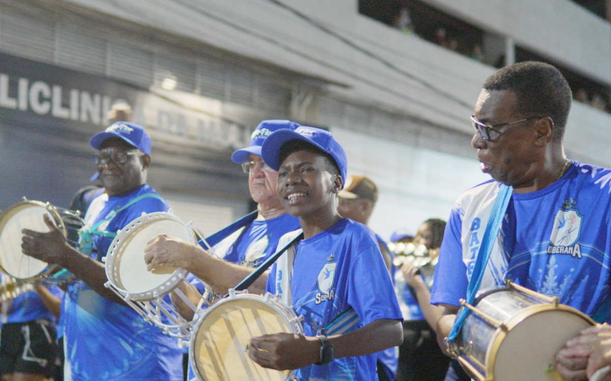 Em Nilópolis, já é costume o carnaval só terminar no sábado posterior ao desfile das campeãs, com a apresentação da Beija-Flor no município