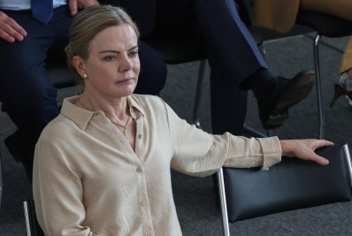 Gleisi diz que Tarcísio 'não tem condições' de ser presidente