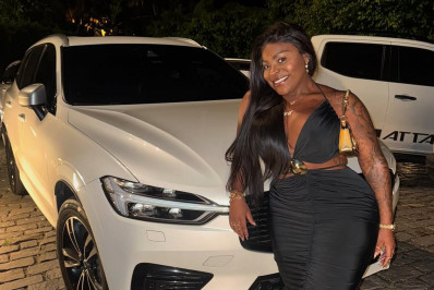 Jojo Todynho retorna aos treinos e posa ao lado do namorado na academia