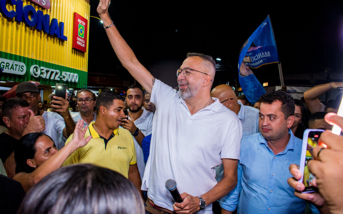 Prefeito Márcio Canella e prefeito Netinho Reis caminharam pelo antigo calçadão do Lote XV