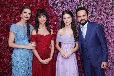 Luciano Camargo celebra os 15 anos das filhas gêmeas com festão em São Paulo