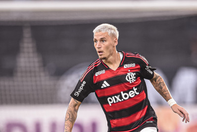 Varela deve ser a única novidade no time do Flamengo para estreia na Libertadores