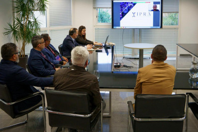Maricá discute parceria para ter fábrica de perfumes franceses