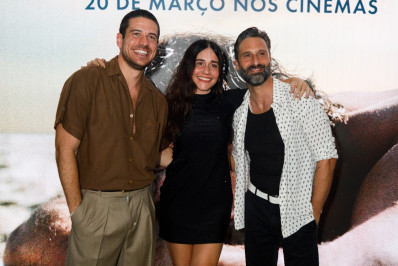 Alessandra Negrini e mais personalidades prestigiam pré-estreia de 'Maré Alta' em São Paulo