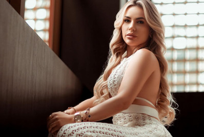 Deolane manda recado malcriado para amigos 'aproveitadores' dos filhos