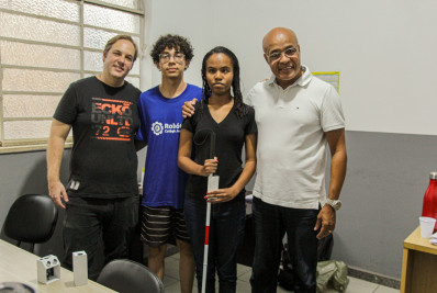 Alunos de Robótica de Volta Redonda vão produzir mais 20 ‘Bengalas Inteligentes’ para deficientes visuais