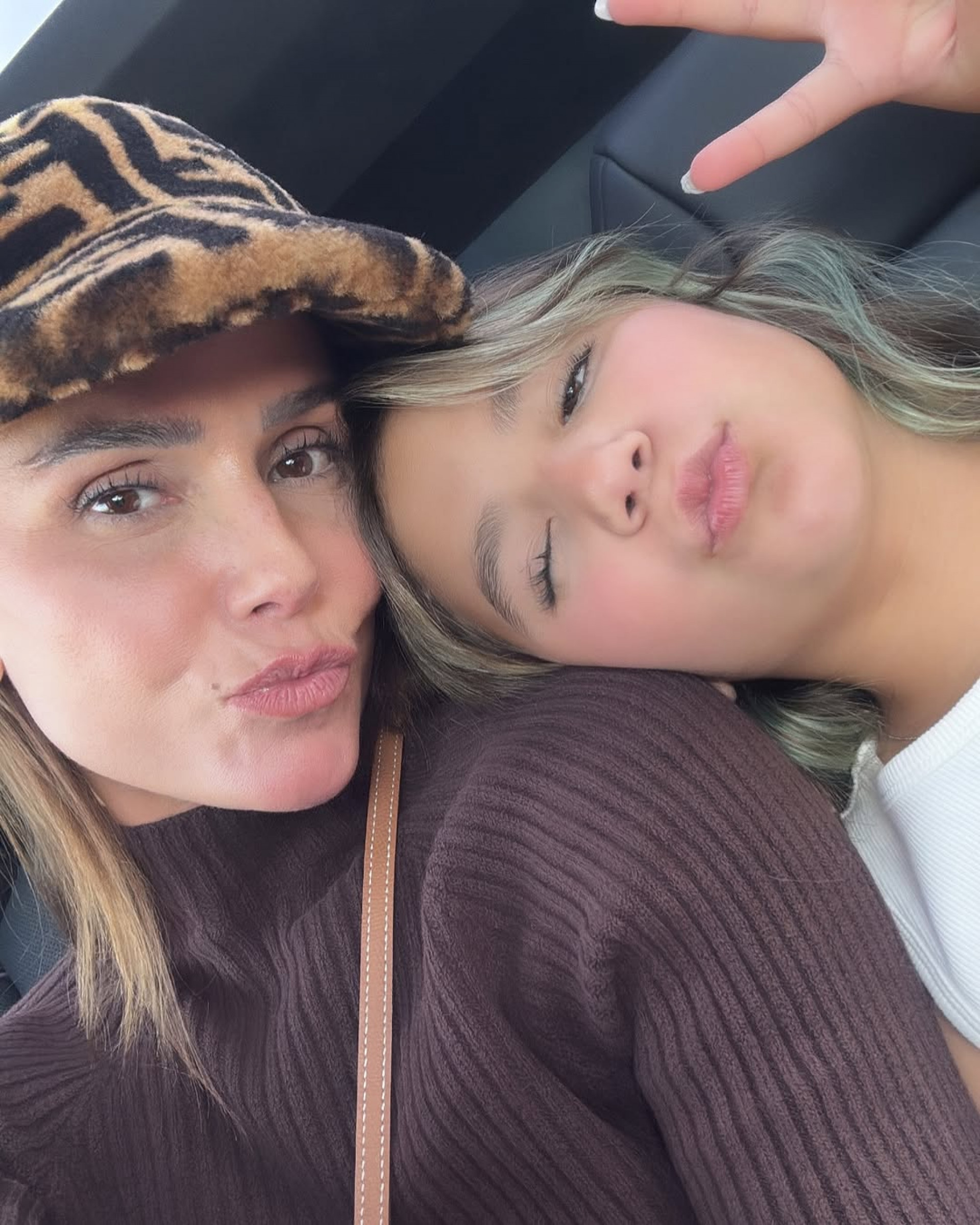 Deborah Secco e Maria Flor  - Reprodução/Instagram 