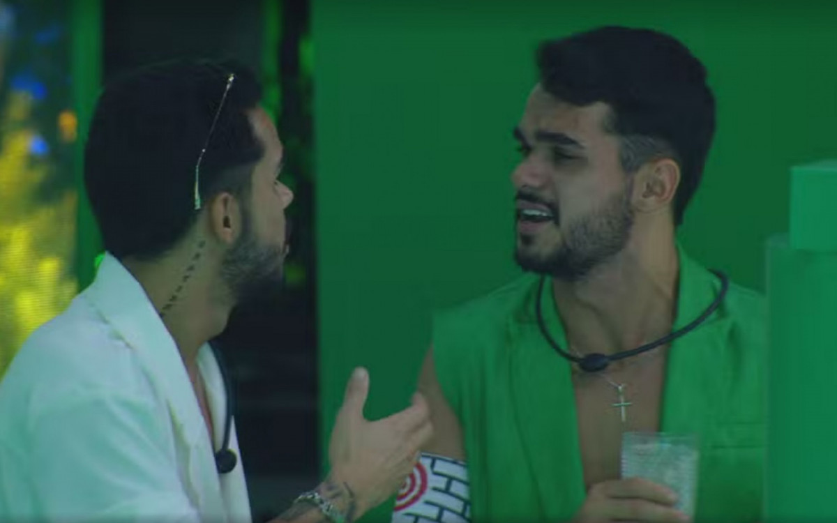 Jo&atilde;o Pedro e Jo&atilde;o Gabriel discutem