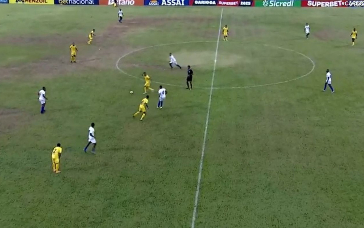 Lance do jogo entre Sampaio Corrêa e Madureira