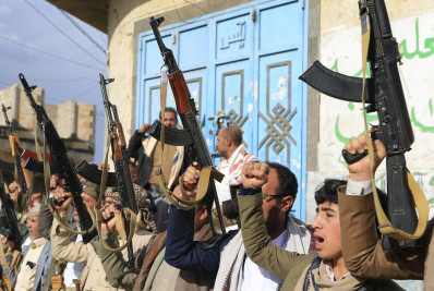 Estados Unidos anunciam ataques 'decisivos' contra huthis no Iêmen