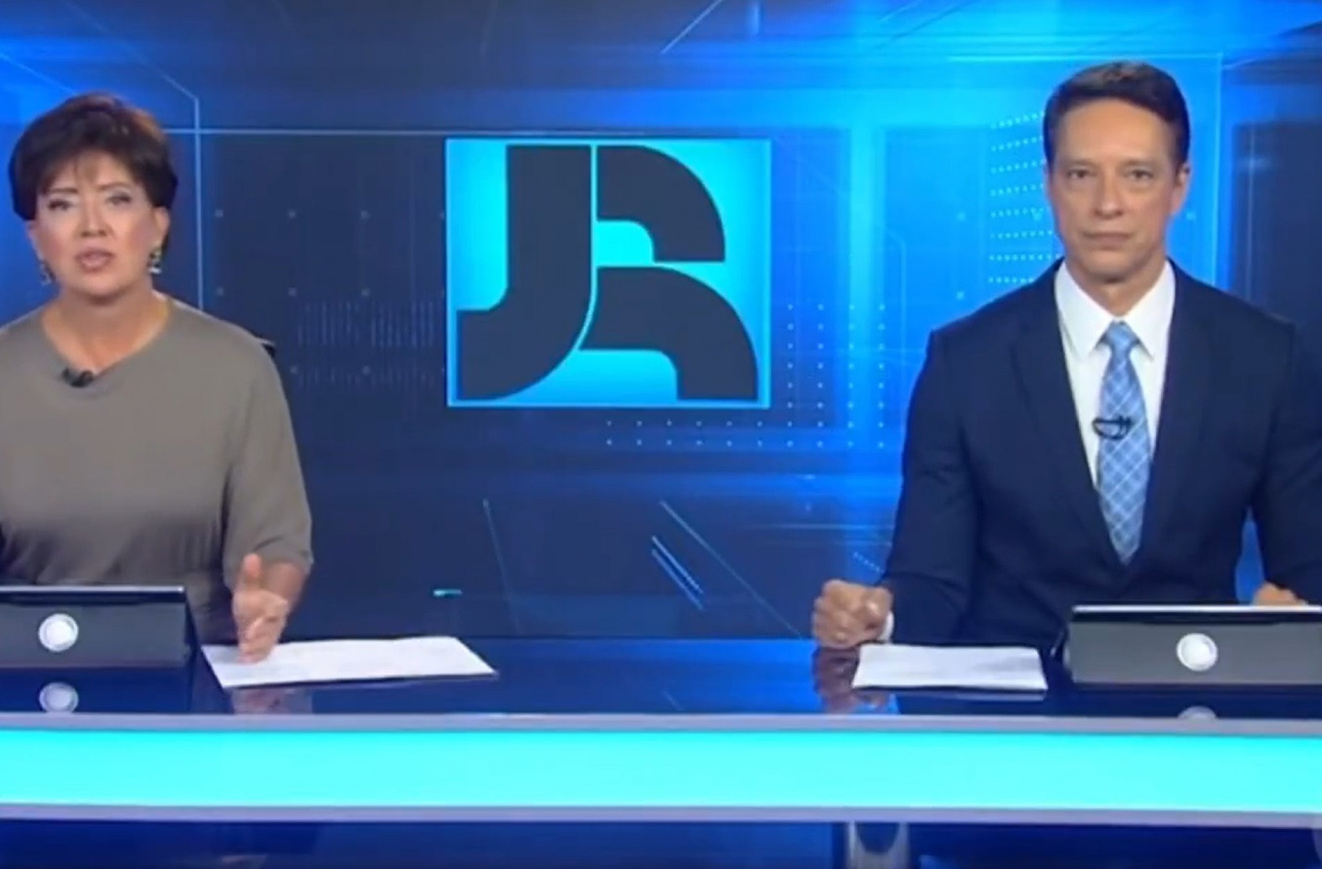 Christina Lemos e Sérgio Aguiar durante o 'Jornal da Record' - Reprodução de vídeo