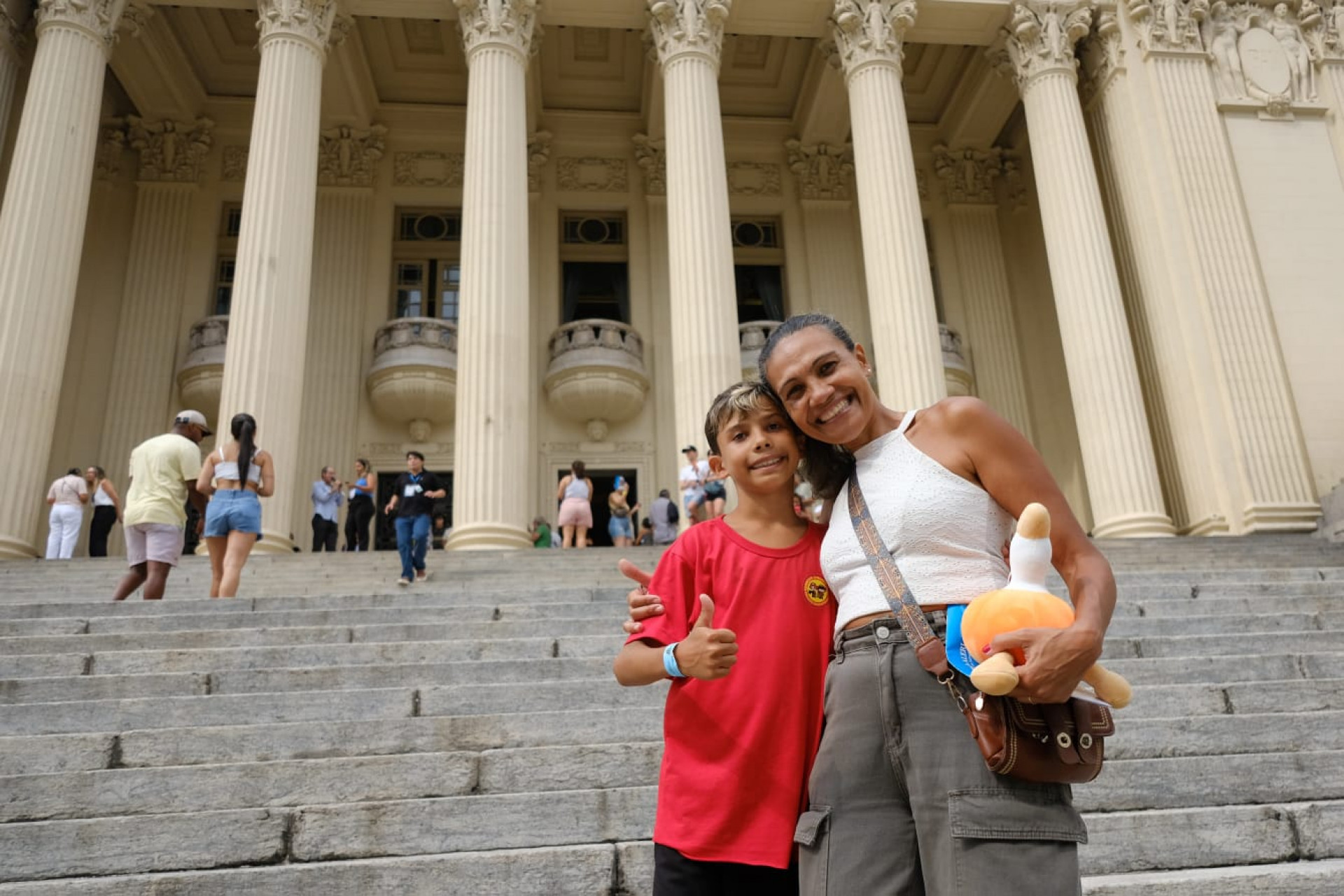 Gisela Cassemiro, de 50 anos, se divertiu no evento com o seu filho Yuri, de 9 - Pedro Teixeira/ Agência O Dia