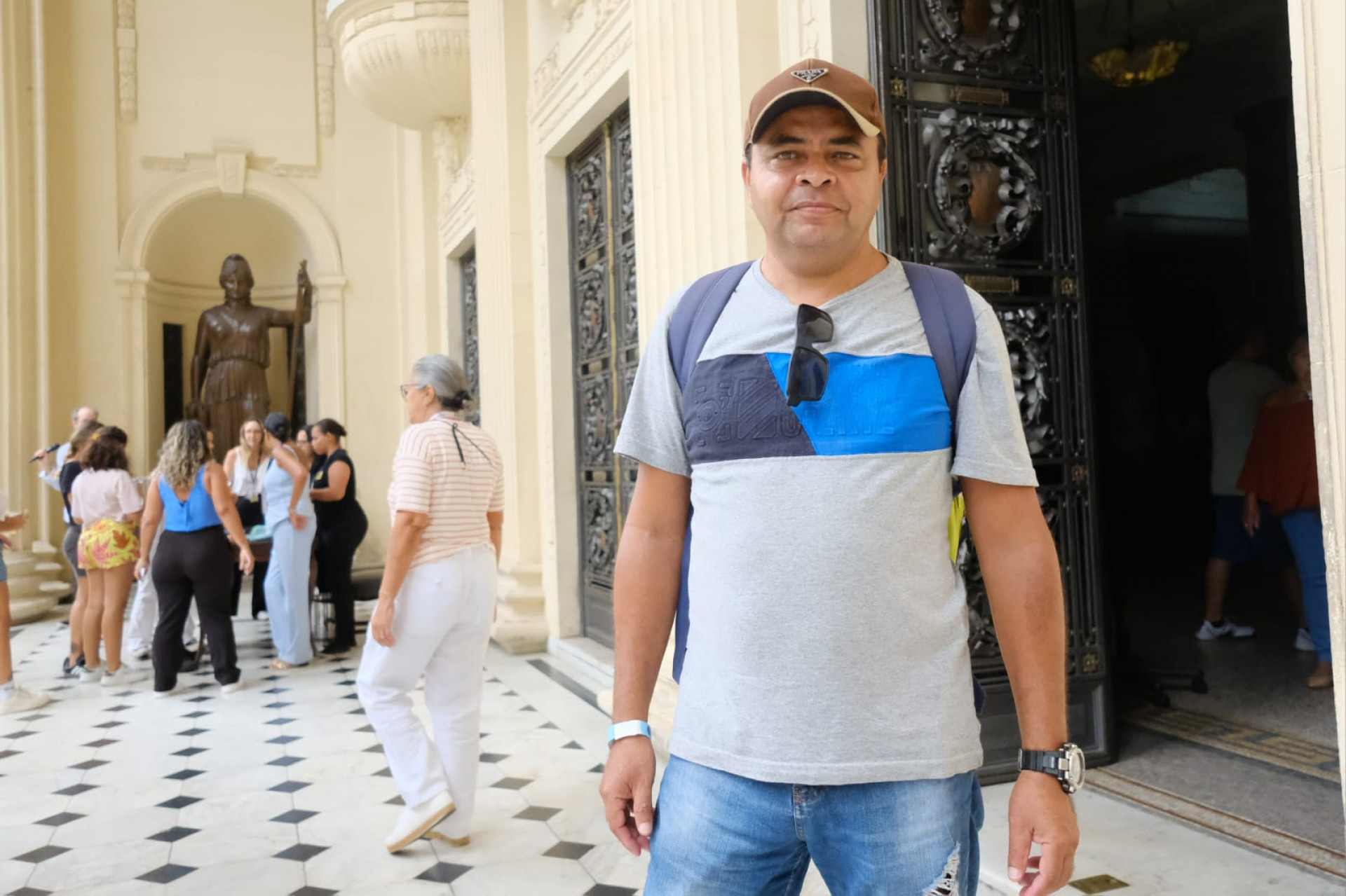 Everson Oliveira, de 52 anos, marcou presença no Palácio Tiradentes - Pedro Teixeira/ Agência O Dia