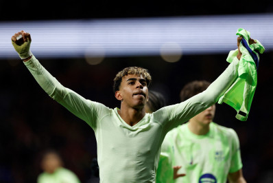 Barcelona vira sobre o Atlético de Madrid nos acréscimos e volta a liderar o Espanhol