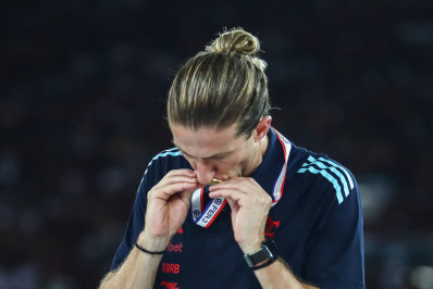 Filipe Luís relembra gol de Petkovic após título: 'Estava em casa e comemorei muito'