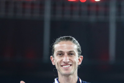 Filipe Luís recebe banho de gelo, e jogadores do Flamengo brincam: 'De novo'