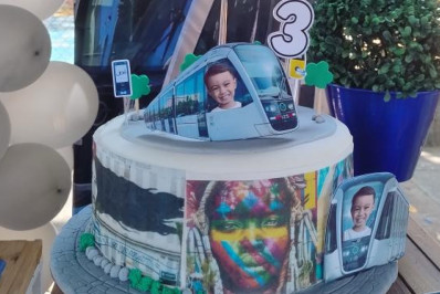 Fã do VLT, menino de 3 anos ganha festa temática e visita centro de controle