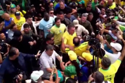 Bolsonaro e apoiadores fazem ato em Copacabana e pedem anistia para condenados do 8 de janeiro