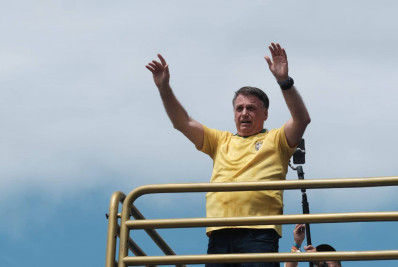 Fotos: Bolsonaro, governadores e senadores fazem ato por anistia em Copacabana