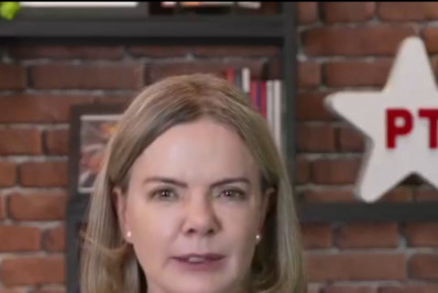 Gleisi rebate Tarcísio: 'Não é Lula que tem medo de perder. É Bolsonaro que tem medo da prisão'