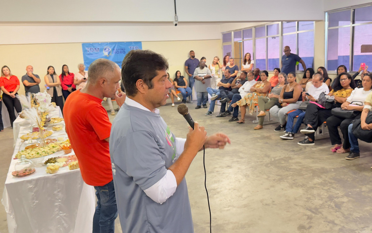 O secretário lamentou o sucateamento de vários setores da prefeitura, por parte do governo anterior, entre eles a Saúde