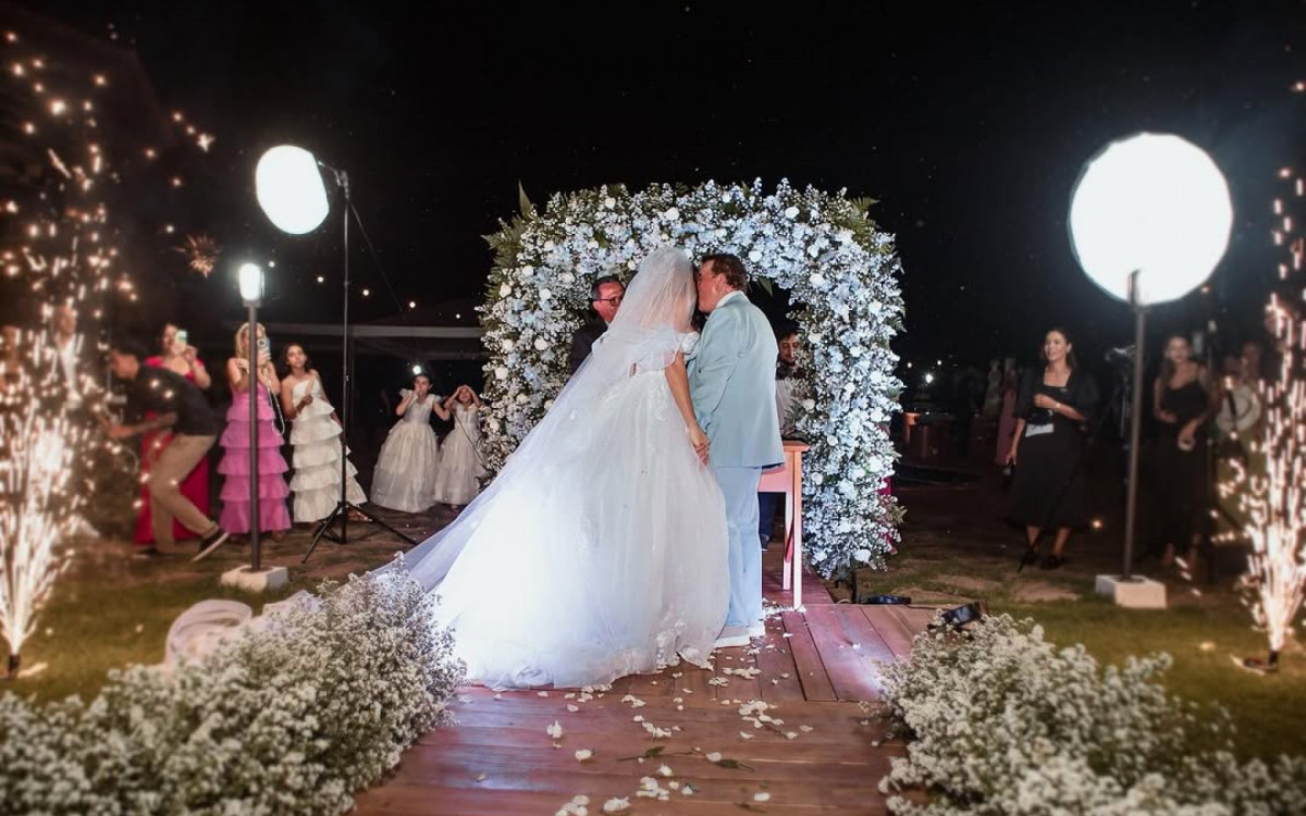 Amado Batista e Calita Franciele se casam no interior de Mato Grosso - Reprodução/Instagram