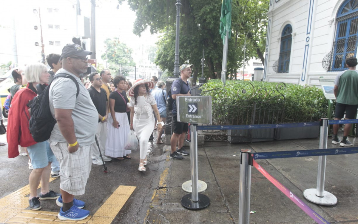 Turistas foram surpreendidos após interdição do Trem do Corcovado