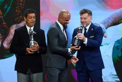 Felipe Melo é homenageado por tricampeonato da Libertadores: 'Privilegiado'