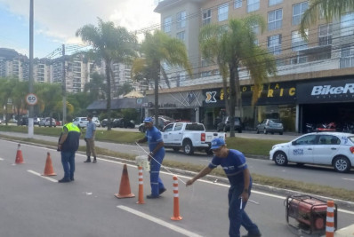 Novos balizadores flexíveis são instalados em Itaipava