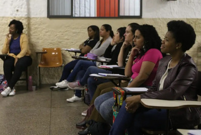 Rede de cursinhos populares dá bolsa de R$ 200 a estudantes