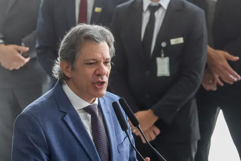 Haddad diz que foi feito recálculo e ampliação de isenção do IR custará R$ 27 bi
