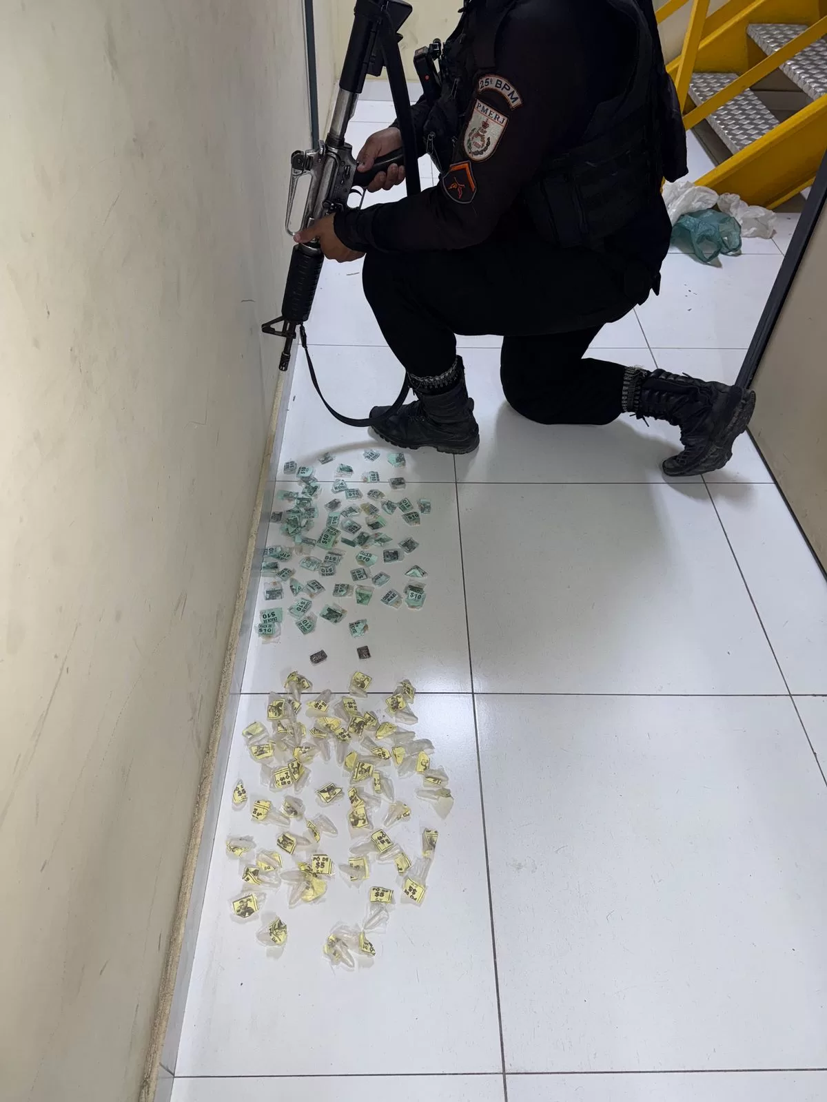 PM apreende drogas após fuga de criminoso no bairro Vila Canaã